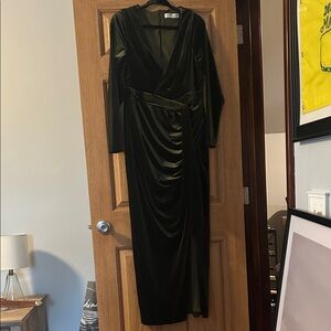 Mac Duggal Elegant Black Wrap Dress. Deep
Hunter green velvet